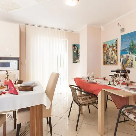 Emily Apartman *